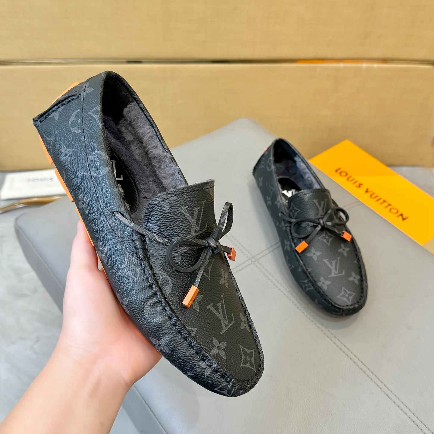 Factory price: 460💰 [LV] Autumn and winter style fur integrated 2025 men's beanie shoes (top version in the market) presbyopic leather ➕ real wool lining, original packaging. Size: 38-45
